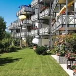 Rueckseite Garten Balkone 900x600
